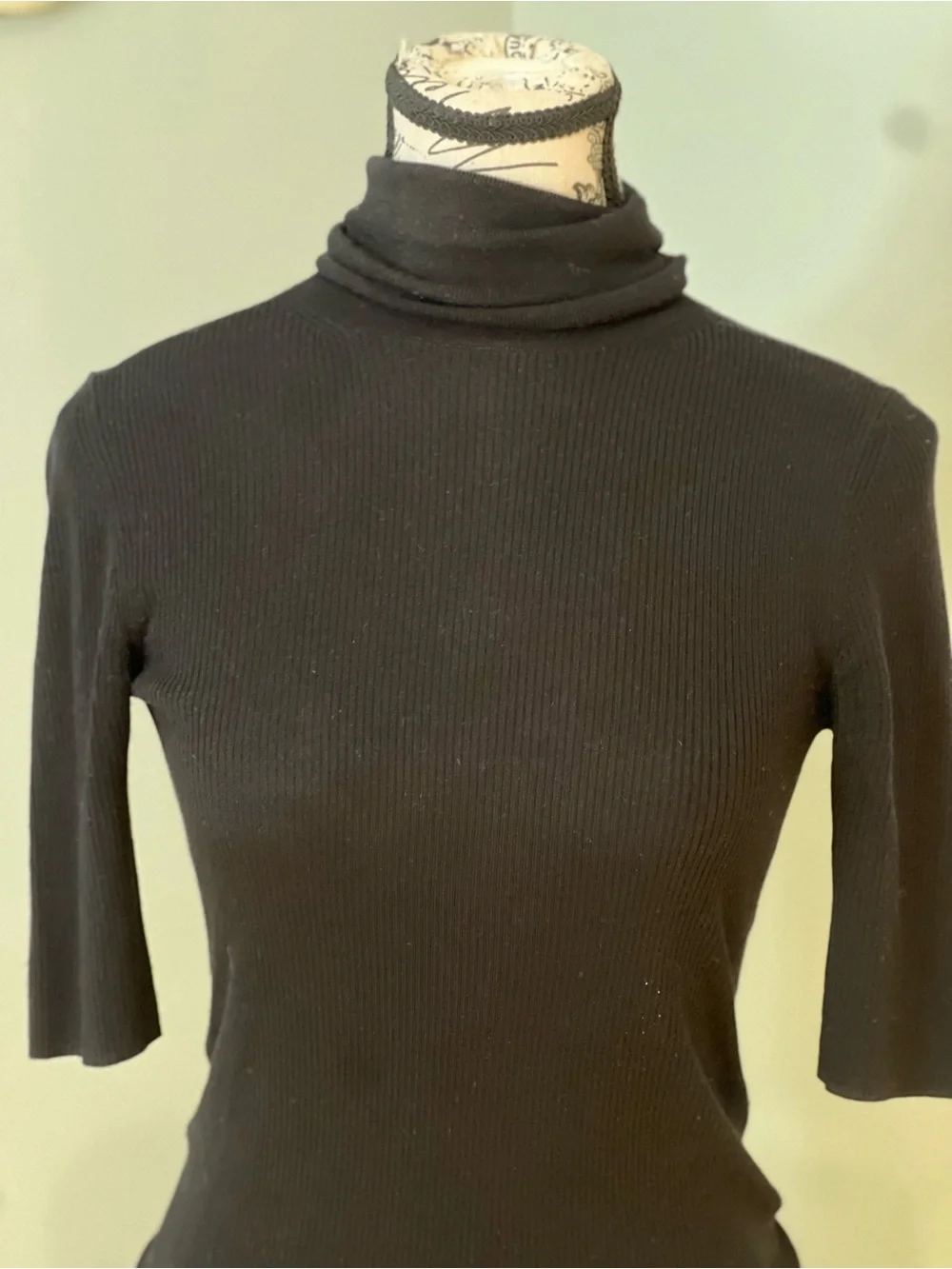 Theory Leenda Short-Sleeve Turtleneck in Regal Wool | Size P | Ribbed | Like New - Picture 7 of 13